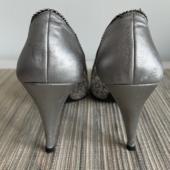 Stuart Weitzman Silver Lace Pumps - Picture 7 of 14
